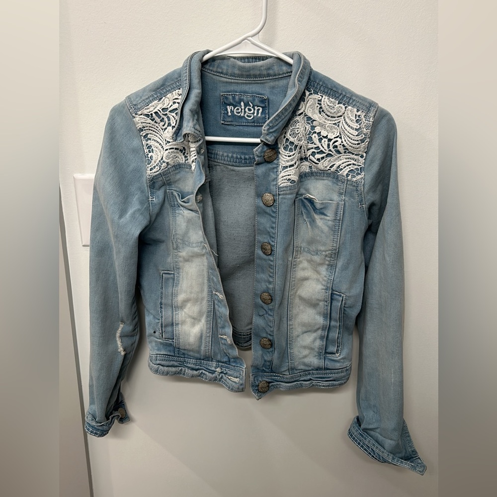 Women’s blue jean jacket, size M, 70% cotton, 28% polyester, 2%spandex, like new